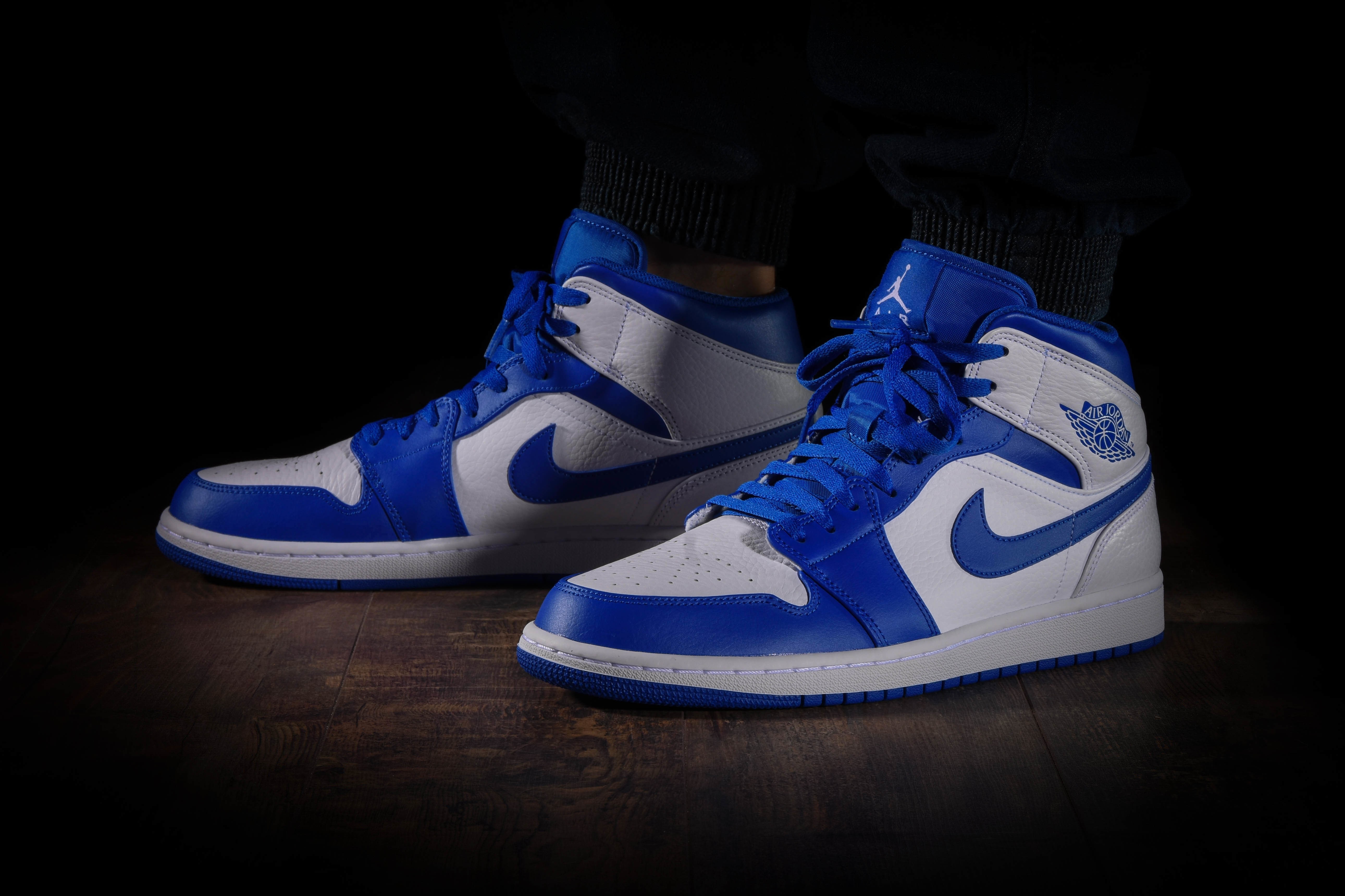 NIKE AIR JORDAN 1 RETRO MID HYPER ROYAL