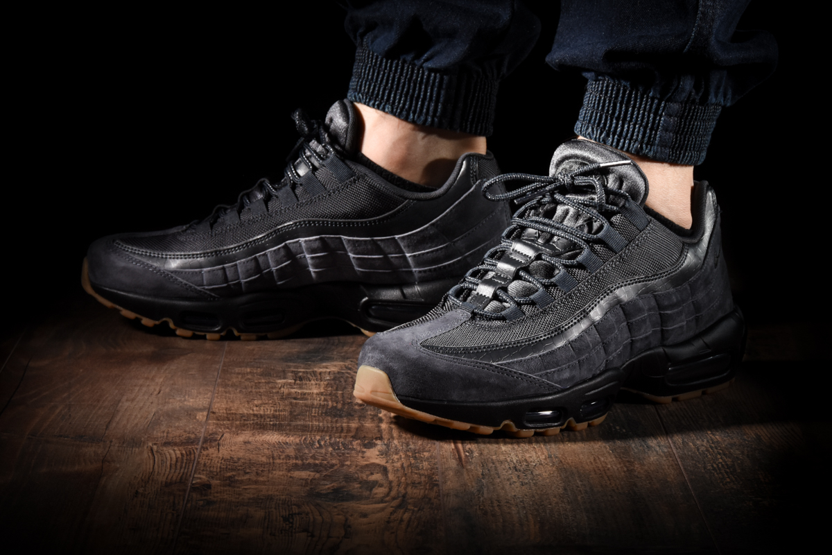 NIKE AIR MAX 95 SE BLACK fur 175 00 kicksmaniac