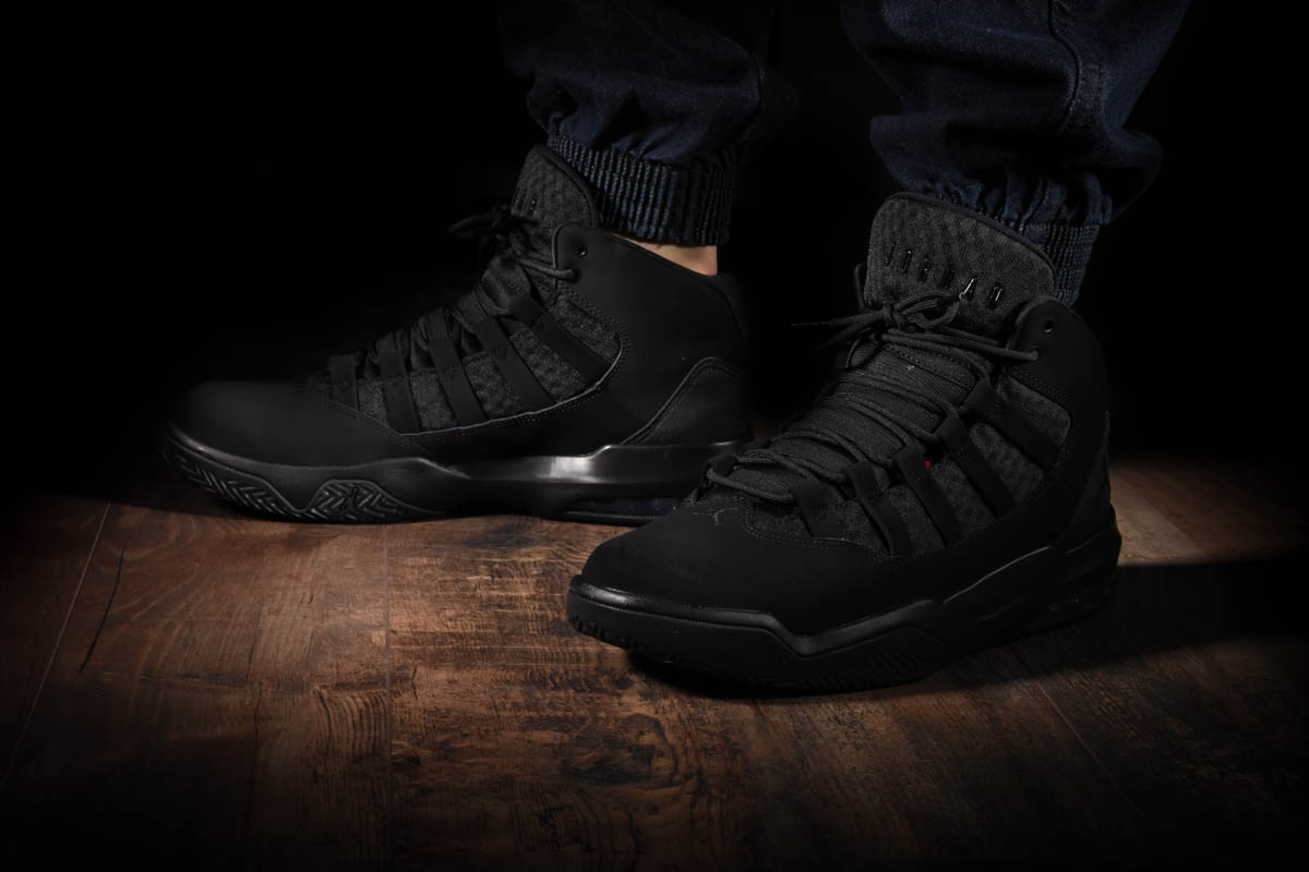 Nike jordan aura black clearance