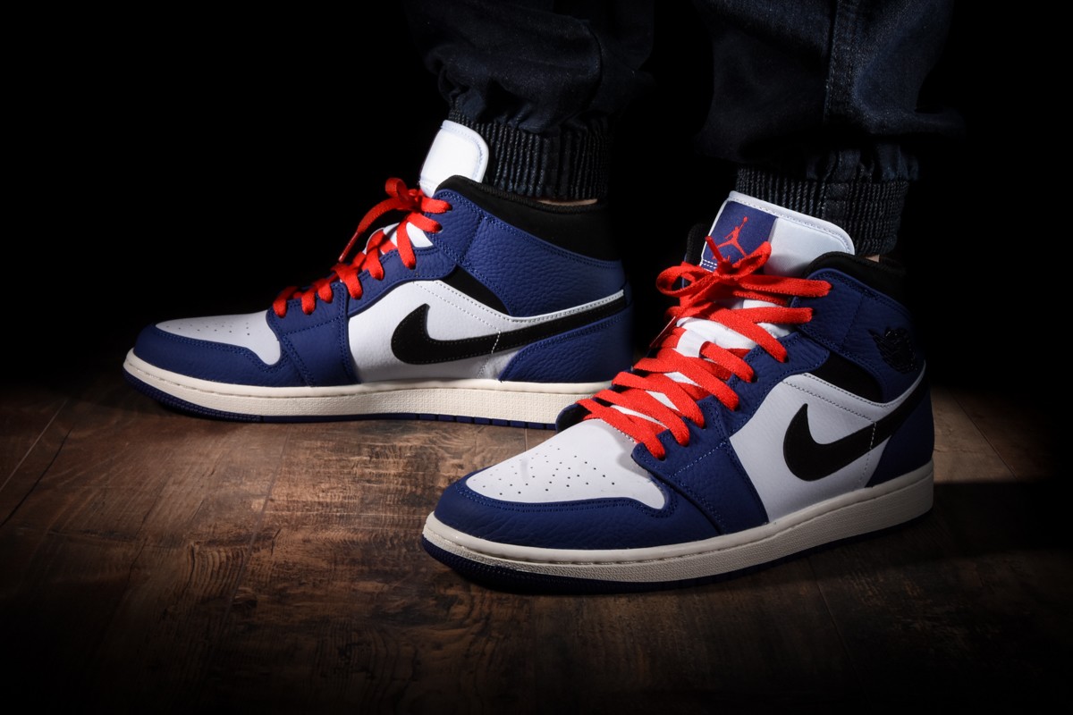 NIKE AIR JORDAN 1 RETRO MID SE DEEP ROYAL BLUE