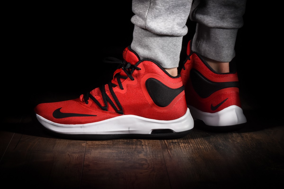 nike air versitile iv review