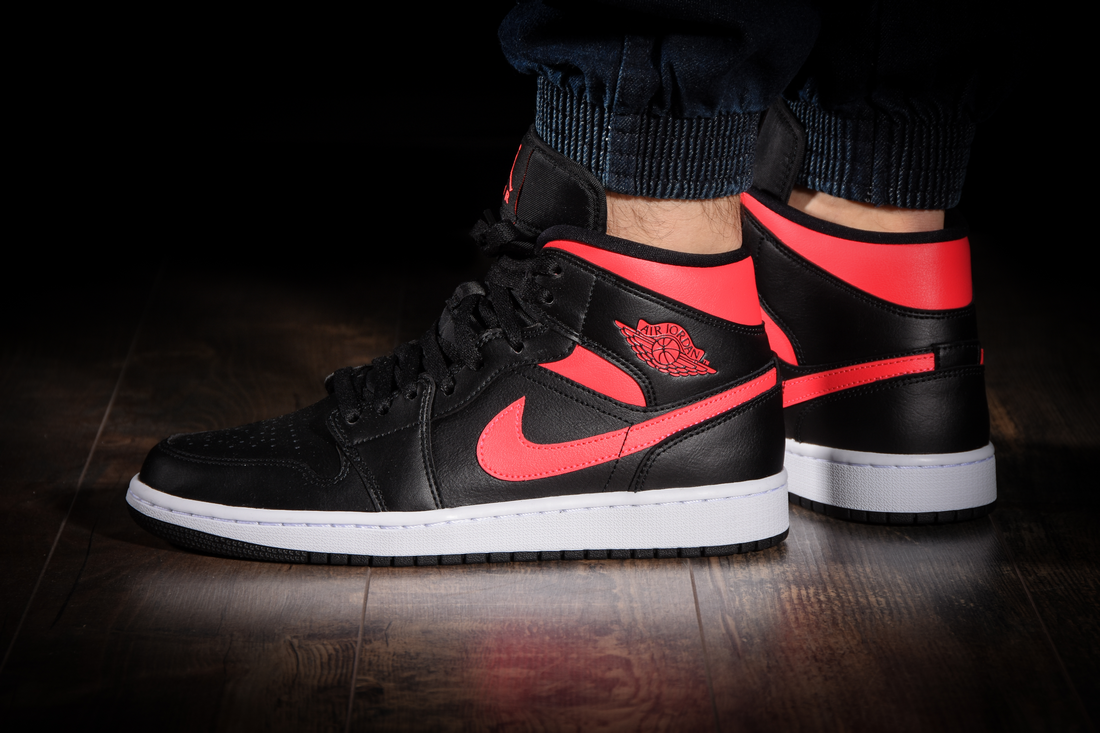 Air jordan 1 hot sale retro mid black red