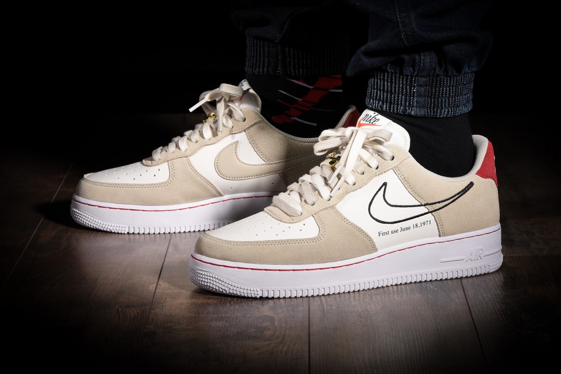 NIKE AIR FORCE 1 LOW FIRST USE LIGHT STONE